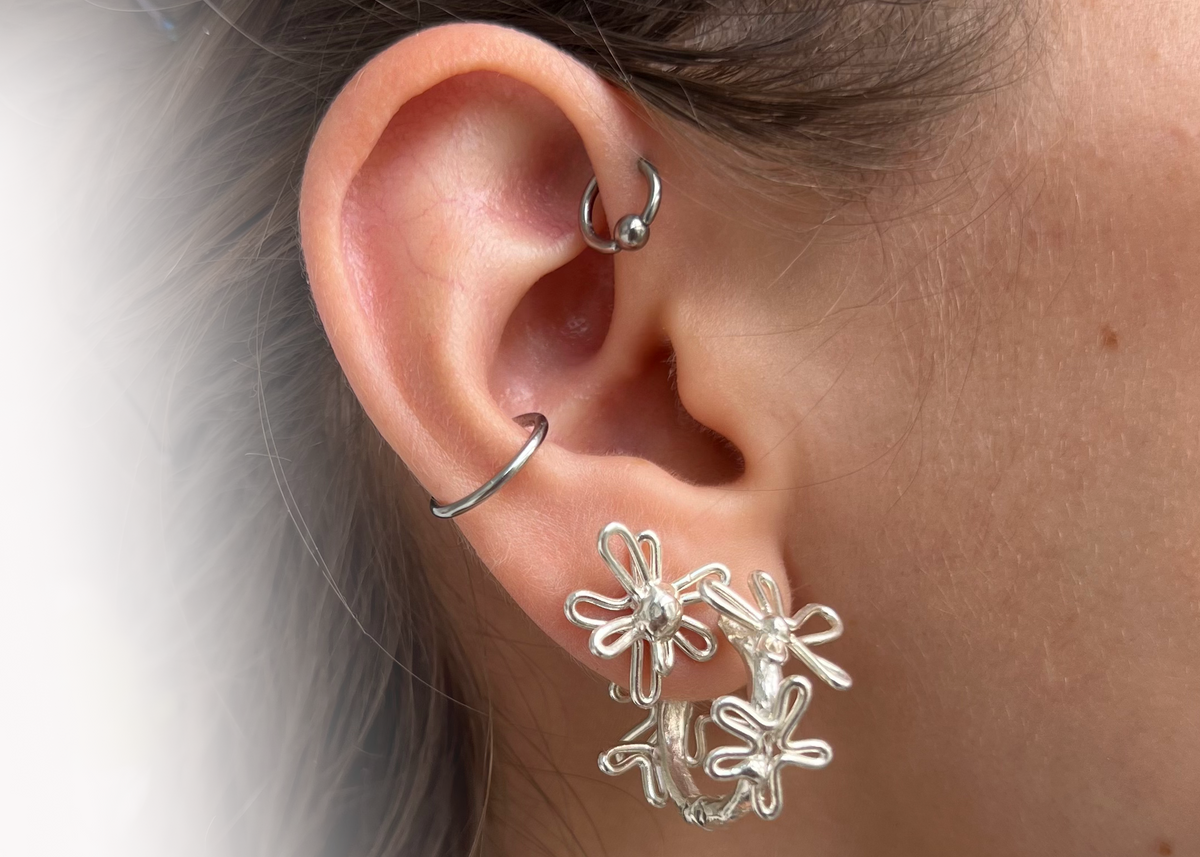 silver flower mini stud&nbsp;earring